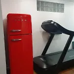 Cheerful 2 Bedroom And Lounge Town House With Free Parking