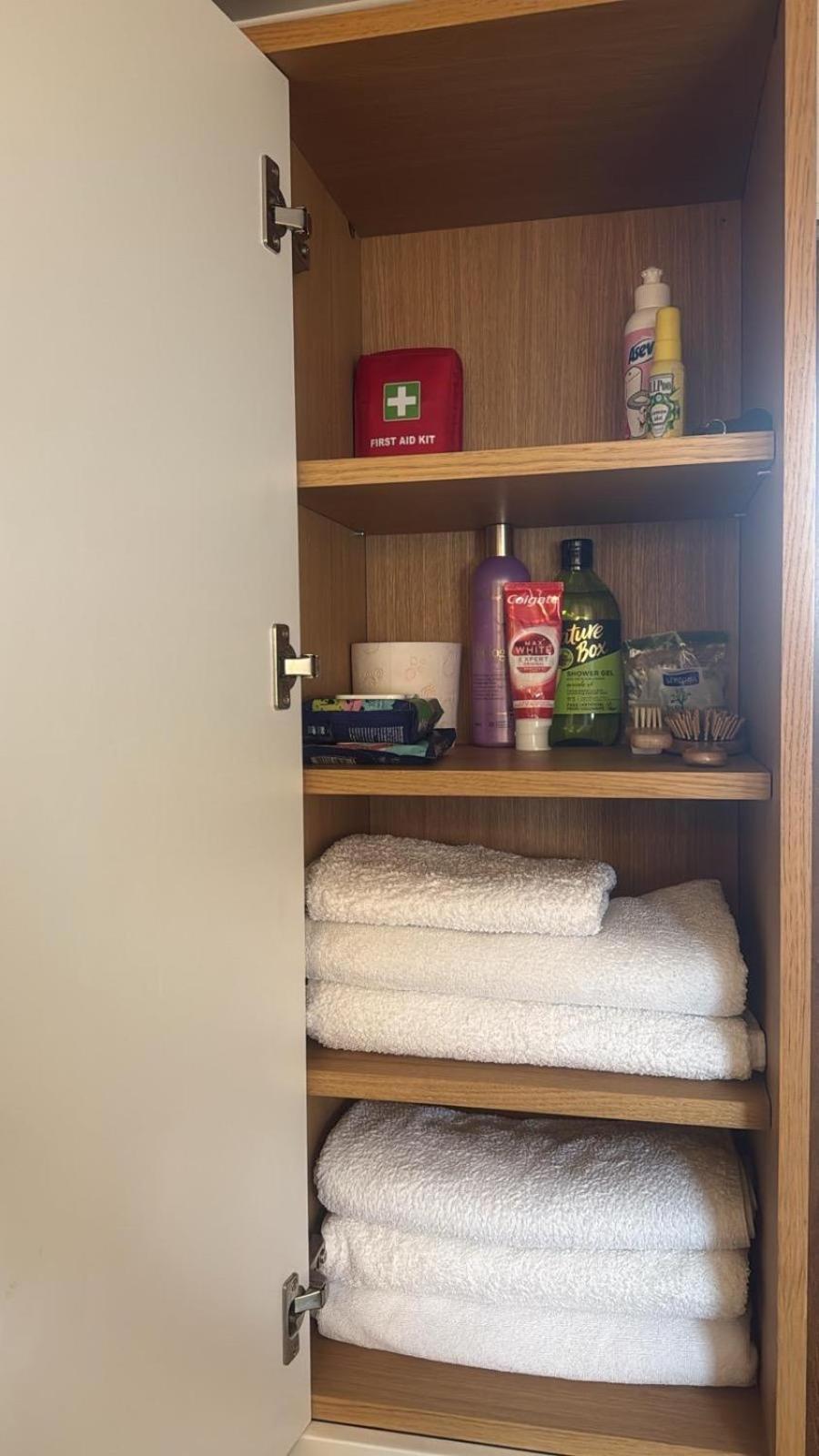 Cheerful 2 Bedroom And Lounge Town House With Free Parking Vilă *