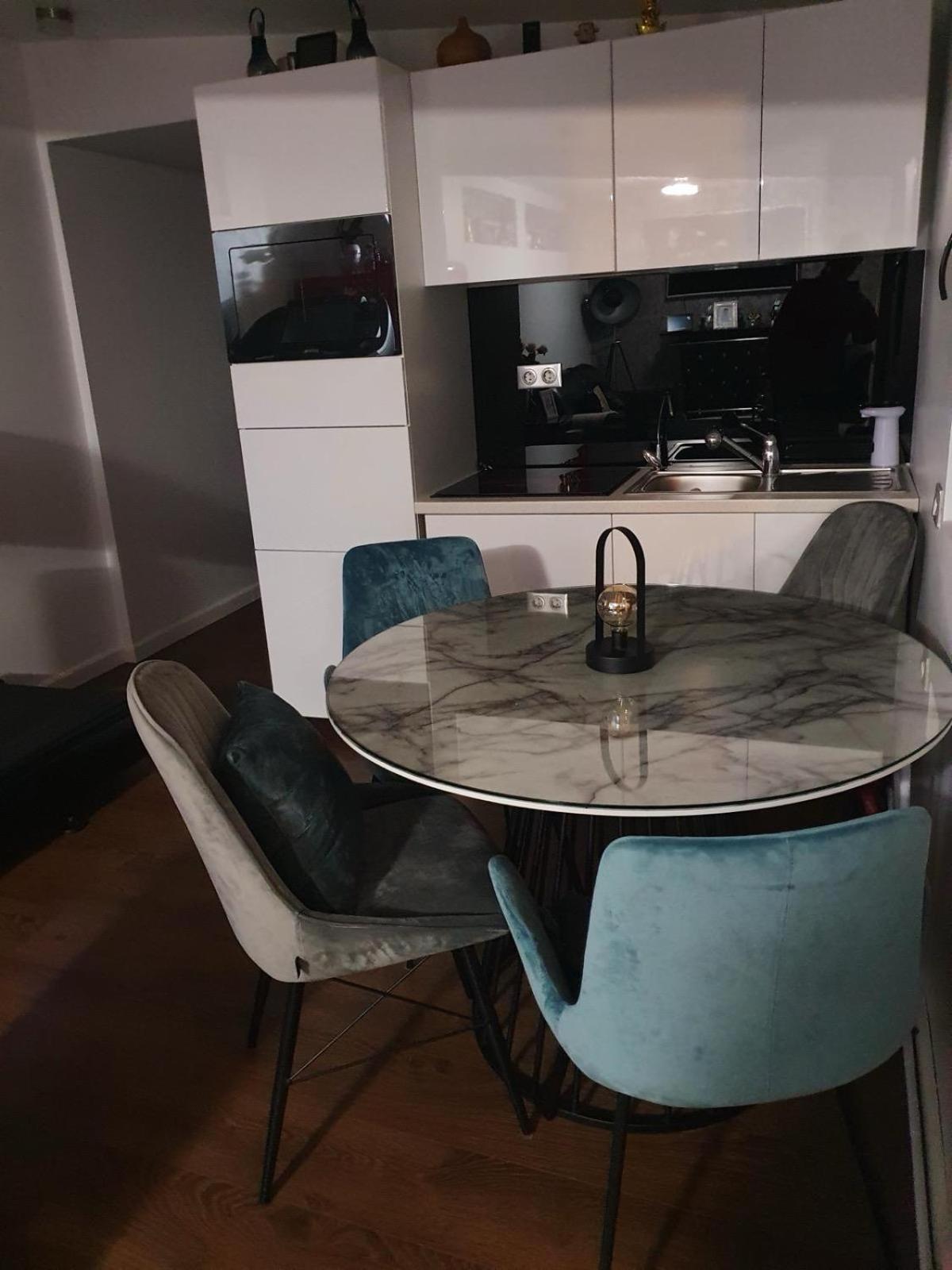 Cheerful 2 Bedroom And Lounge Town House With Free Parking